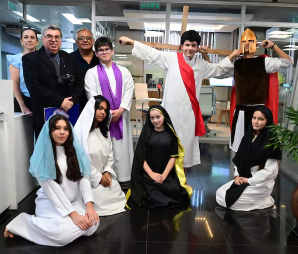 Semana Santa: estudiantes del Nihon Gakko representan emotivas escenas del Vía Crucis en medios nacionales